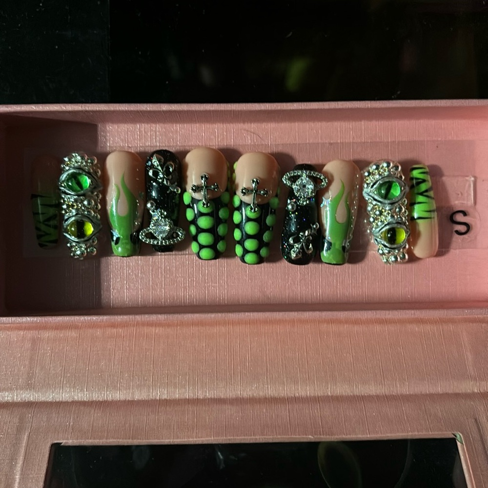 Press on acrylic nails( mid length